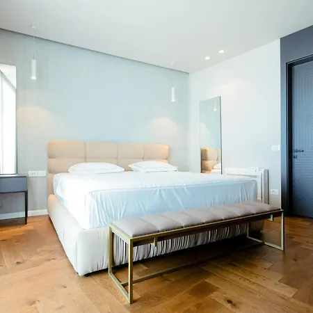 Luxury Front In Olea *
