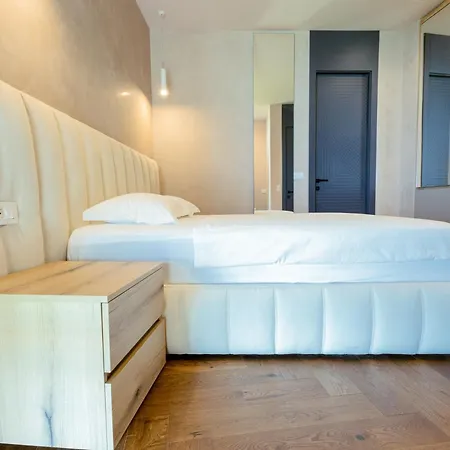 Luxury Front In Olea * דרמי